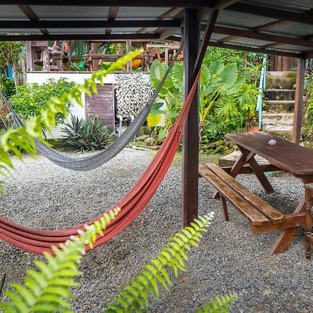 Cabinas Arrecife Cahuita Eksteriør billede