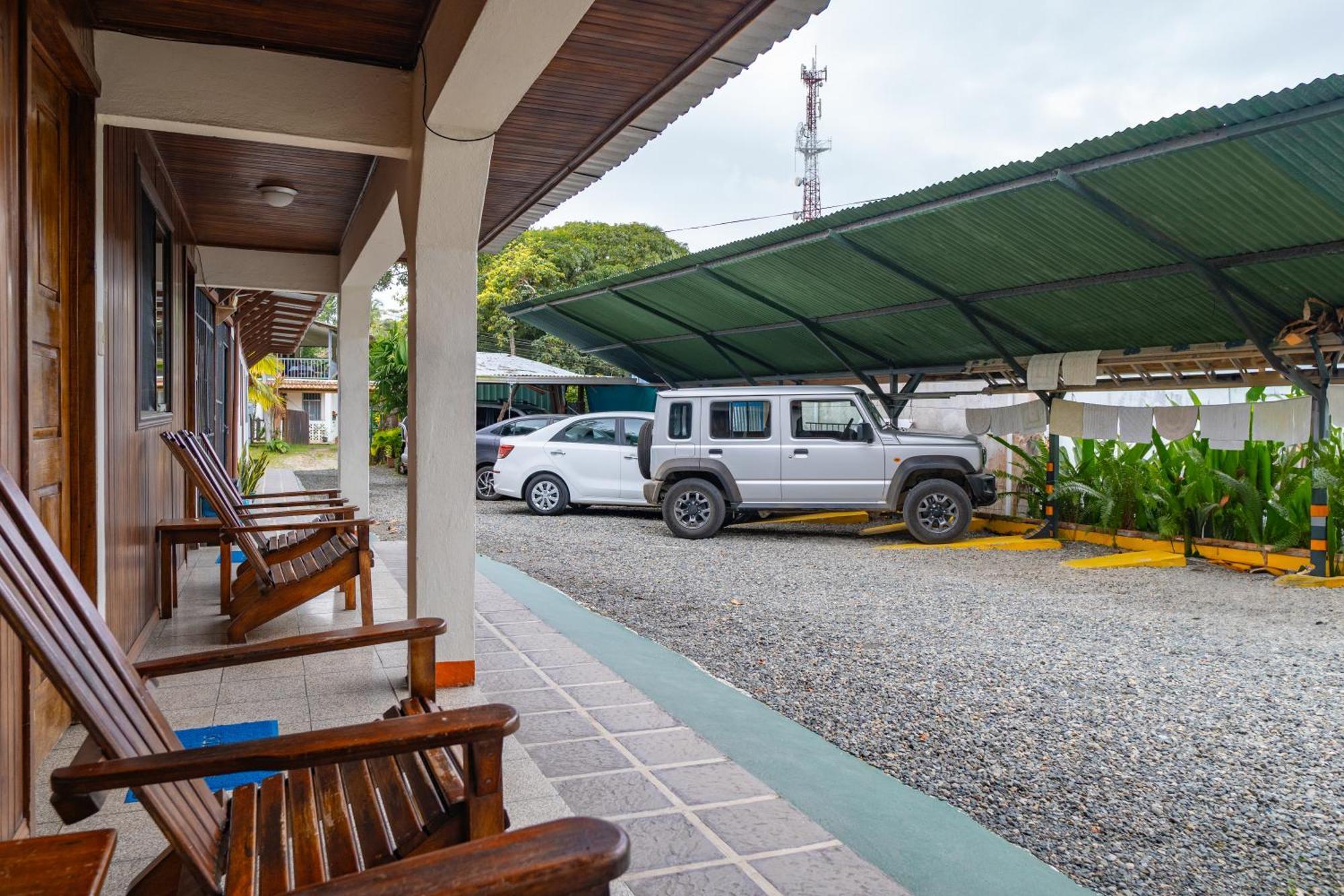 Cabinas Arrecife Cahuita Eksteriør billede