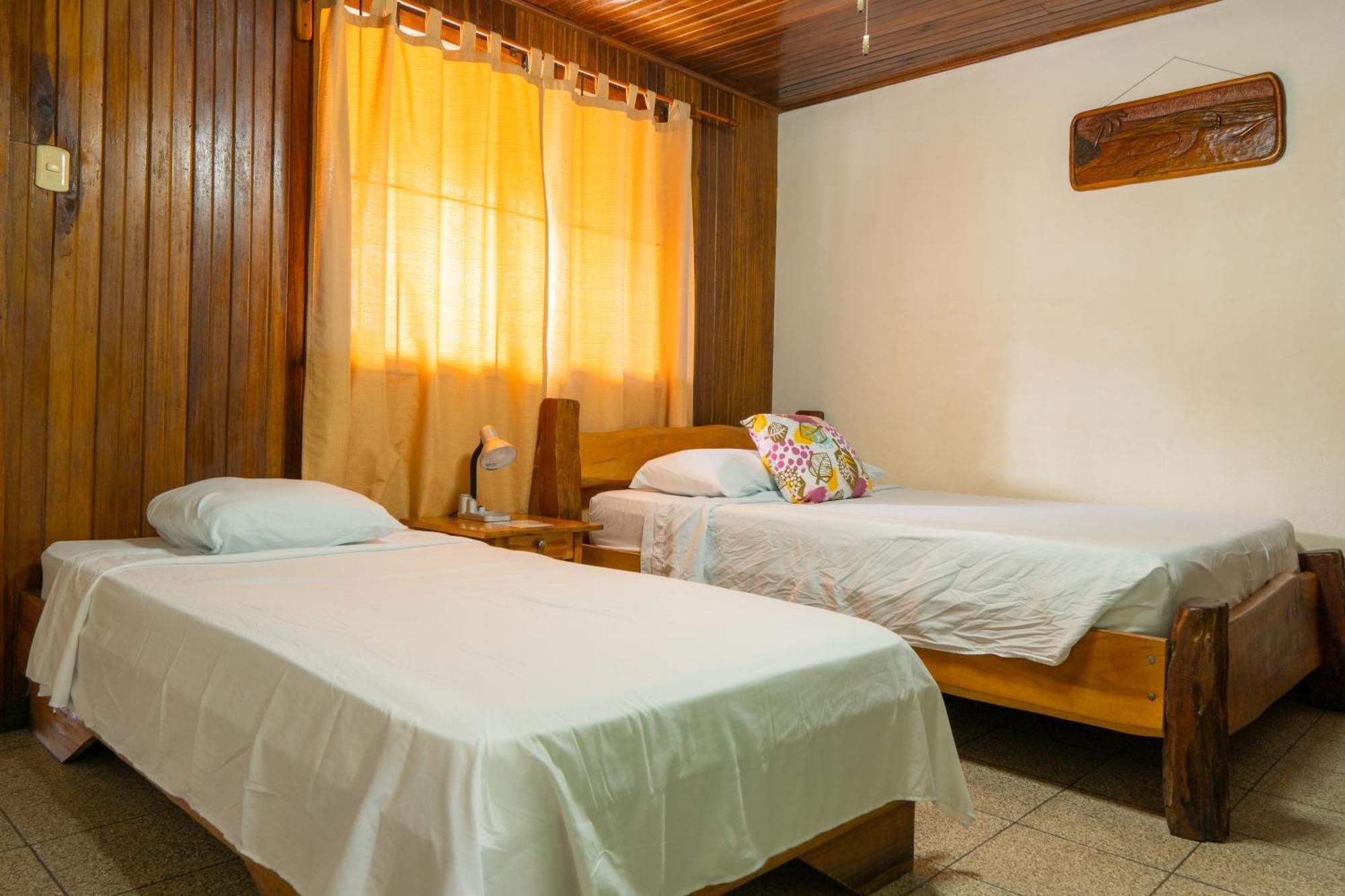 Cabinas Arrecife Cahuita Eksteriør billede