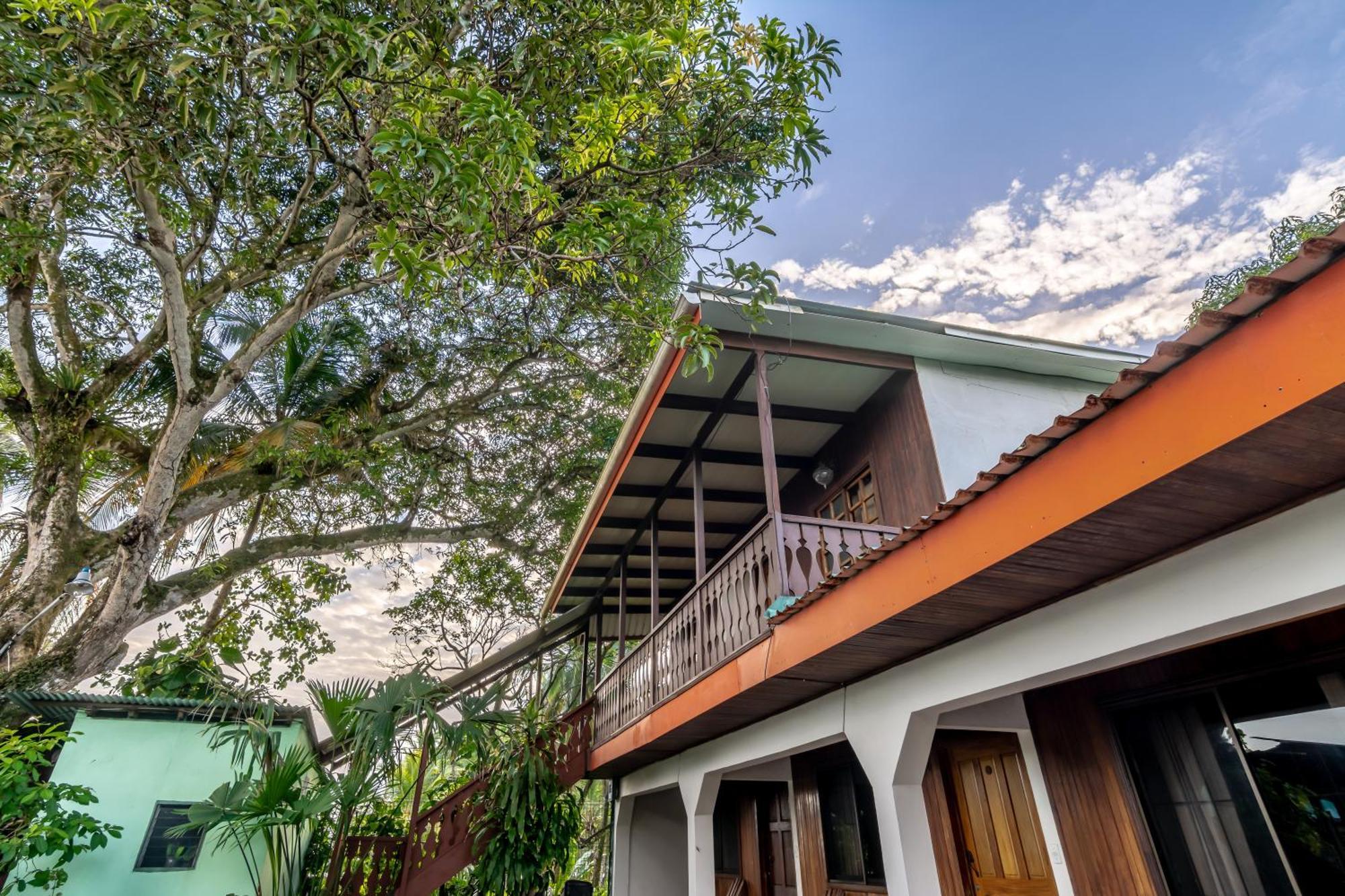 Cabinas Arrecife Cahuita Eksteriør billede