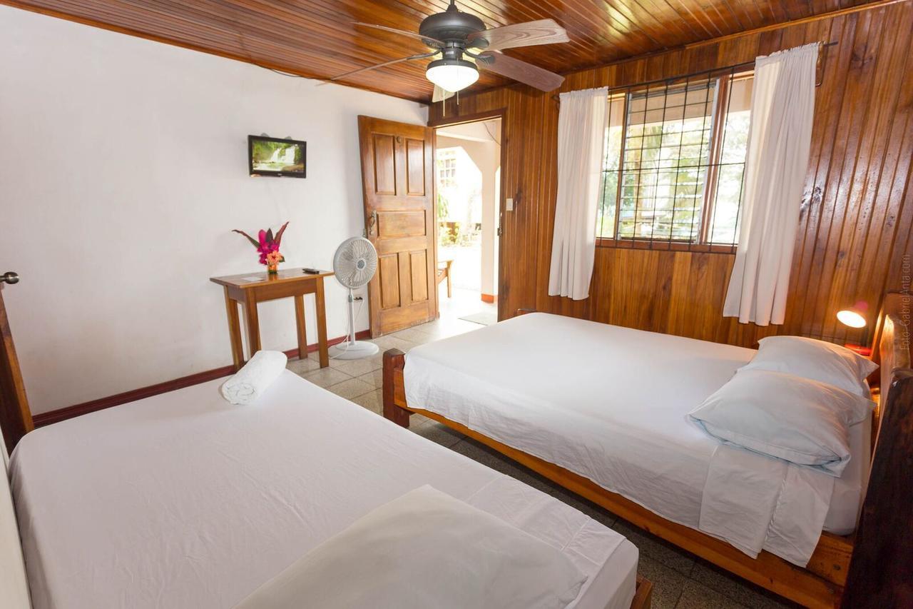 Cabinas Arrecife Cahuita Eksteriør billede