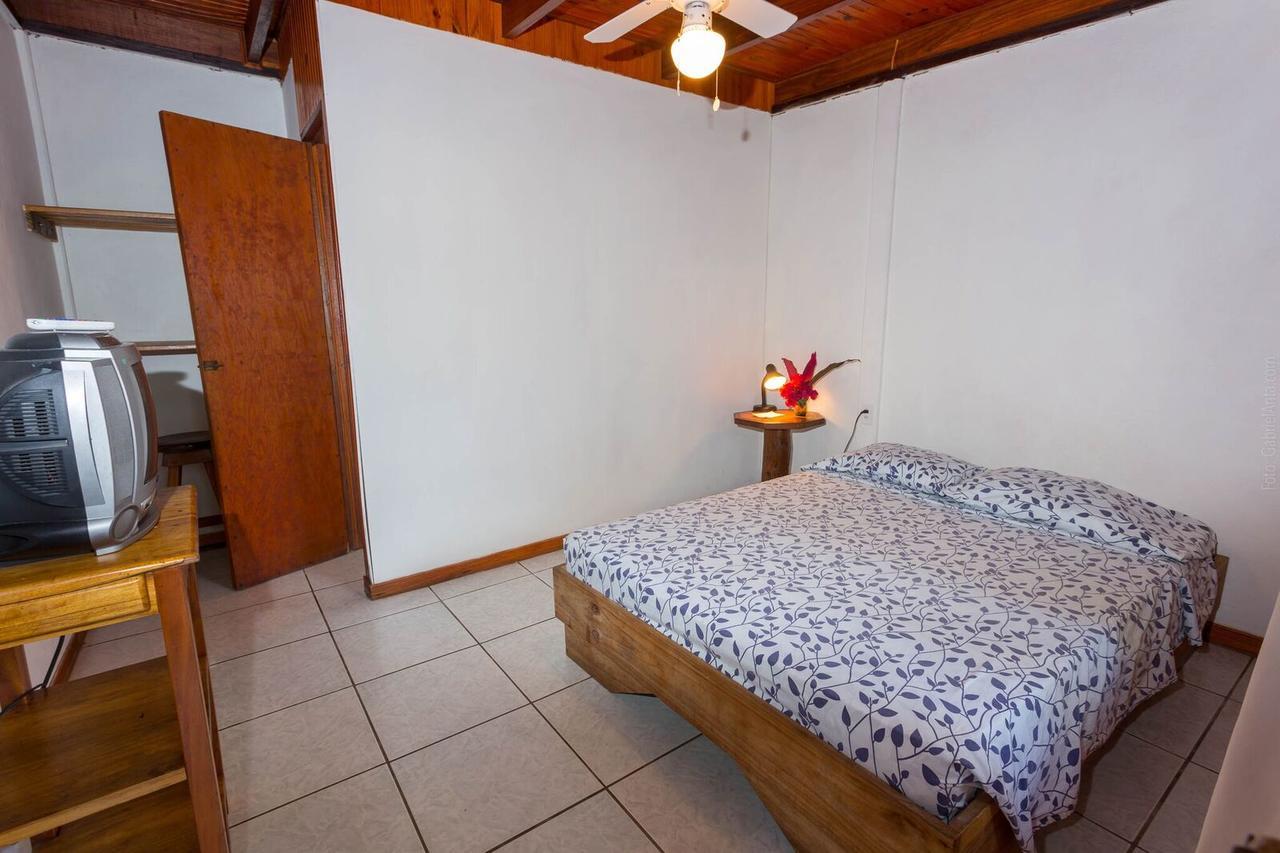 Cabinas Arrecife Cahuita Eksteriør billede