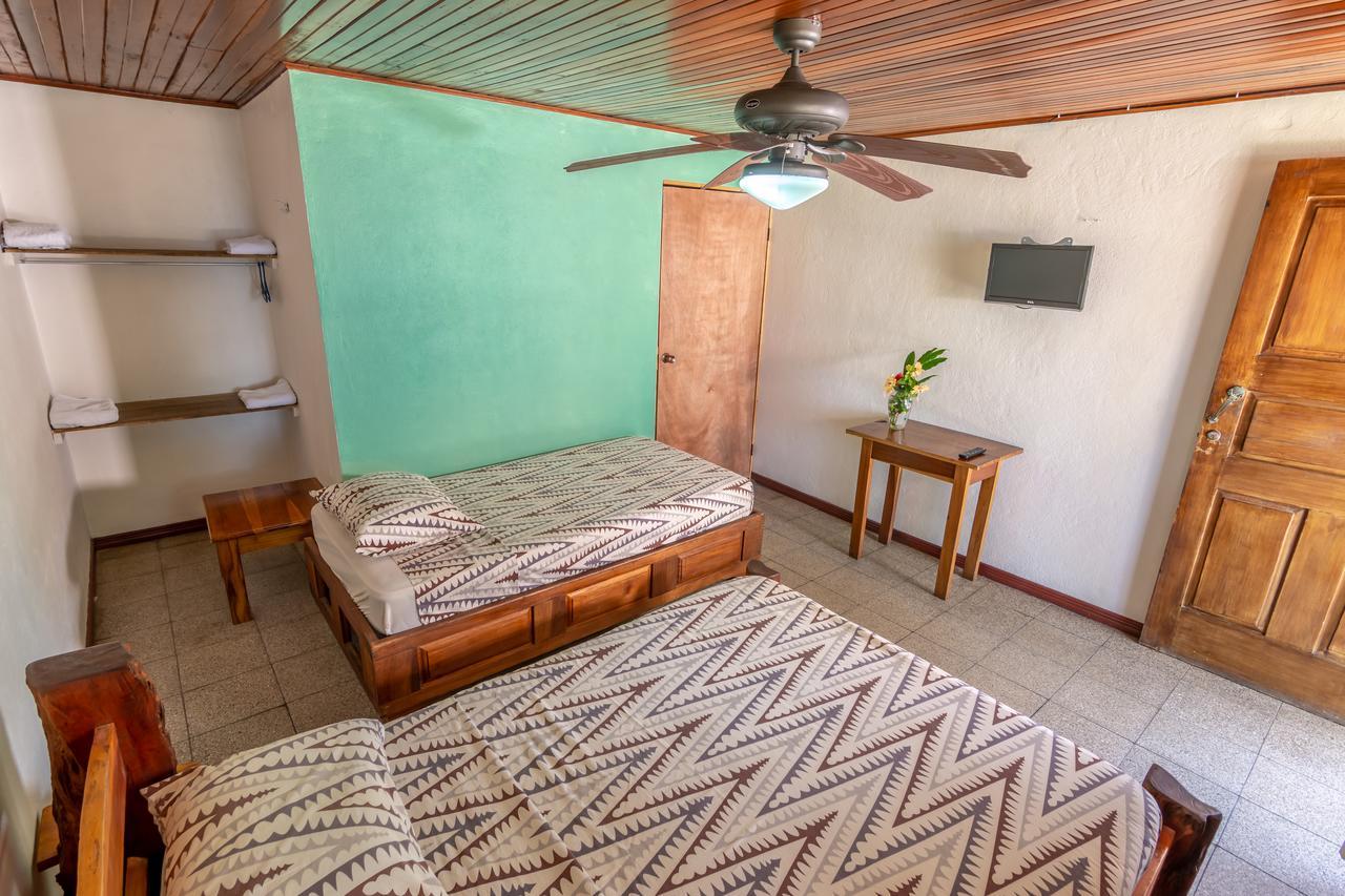 Cabinas Arrecife Cahuita Eksteriør billede